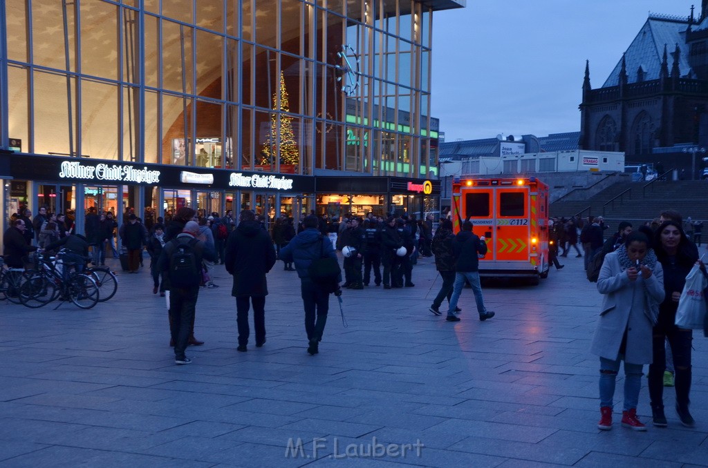 Demo Koelner Hauptbahnhof P205.JPG - Miklos Laubert